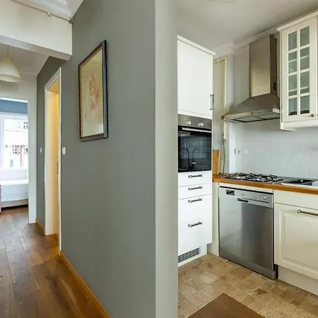 Bright Modern 2bed1bath Views! #215 Διαμέρισμα *