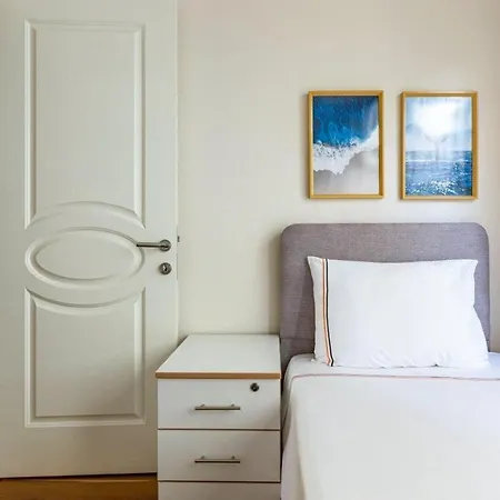 Bright Modern 2bed1bath Views! #215 Κωνσταντινούπολη