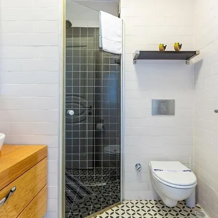 Bright Modern 2bed1bath Views! #215 Διαμέρισμα *