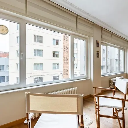 Bright Modern 2bed1bath Views! #215 *
